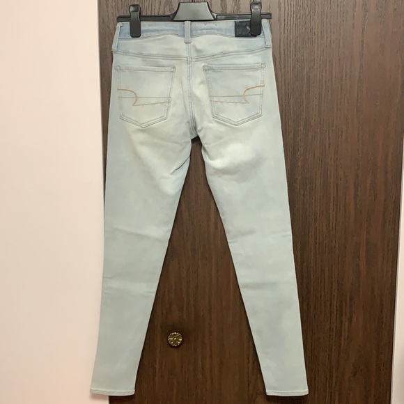 American Eagle Light Wash Jean - Picture 2 of 3